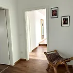 148qm Apartment, Naehe Duesseldorf, 4 Schlafzimmer, Privater Parkplatz Apartment Duisburg