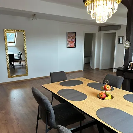 148qm Apartment, Naehe Duesseldorf, 4 Schlafzimmer, Privater Parkplatz