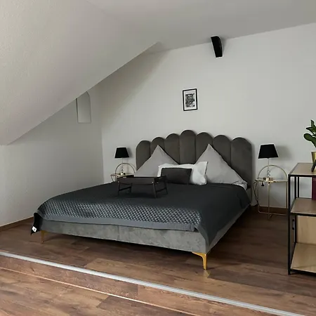 148qm Apartment, Naehe Duesseldorf, 4 Schlafzimmer, Privater Parkplatz Daire