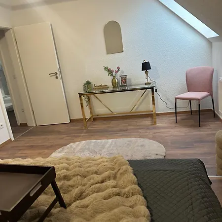 148qm Apartment, Naehe Duesseldorf, 4 Schlafzimmer, Privater Parkplatz 杜伊斯堡
