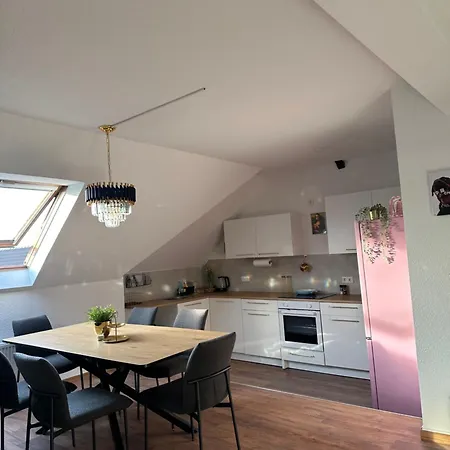 148qm Apartment, Naehe Duesseldorf, 4 Schlafzimmer, Privater Parkplatz Daire *