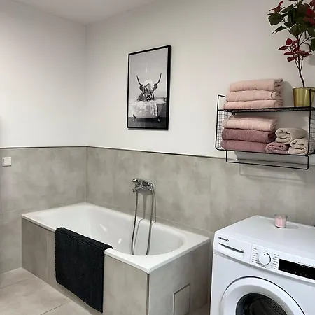 148qm Apartment, Naehe Duesseldorf, 4 Schlafzimmer, Privater Parkplatz Daire Duisburg