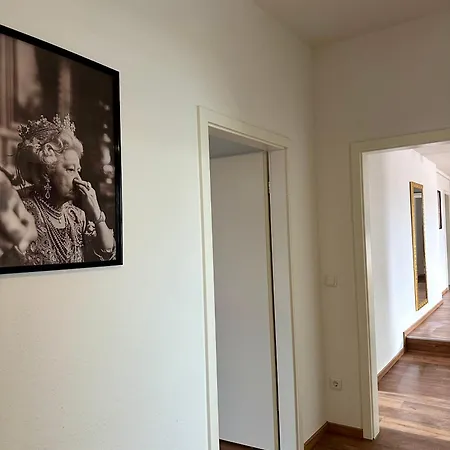 148qm Apartment, Naehe Duesseldorf, 4 Schlafzimmer, Privater Parkplatz Daire *