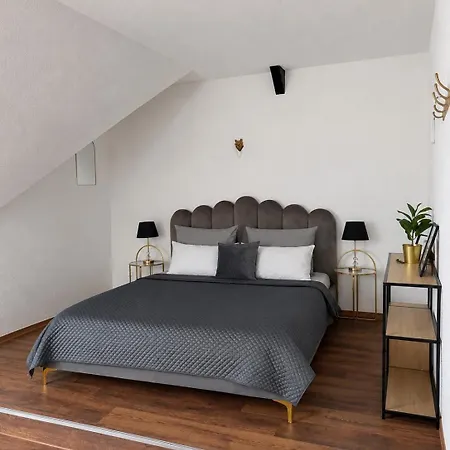 148qm Apartment, Naehe Duesseldorf, 4 Schlafzimmer, Privater Parkplatz Duisburg