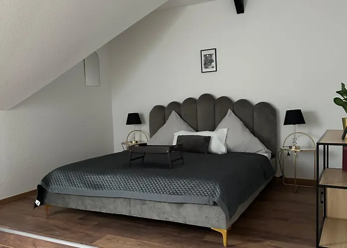 148qm Apartment, Naehe Duesseldorf, 4 Schlafzimmer, Privater Parkplatz Apartment